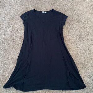 GAP black shirt sleeve dress